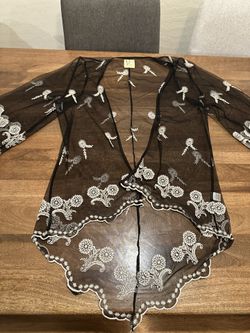 Women’s Sheer Embroidered Floral Kimono 
