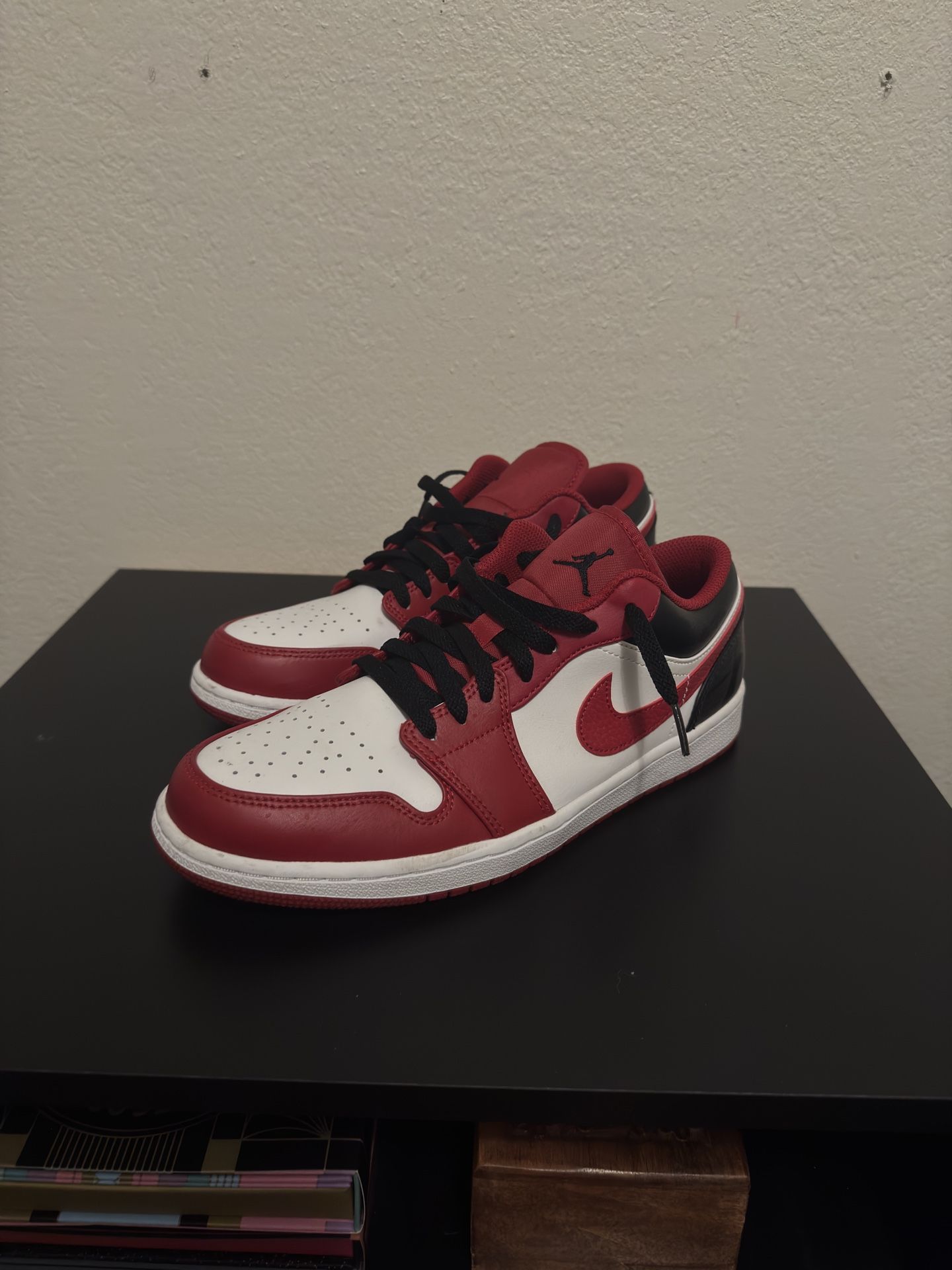 Jordan 1 Low Bulls