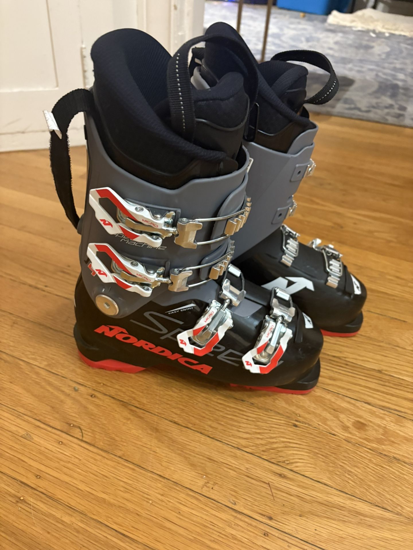 Kids ski boots size 22.5