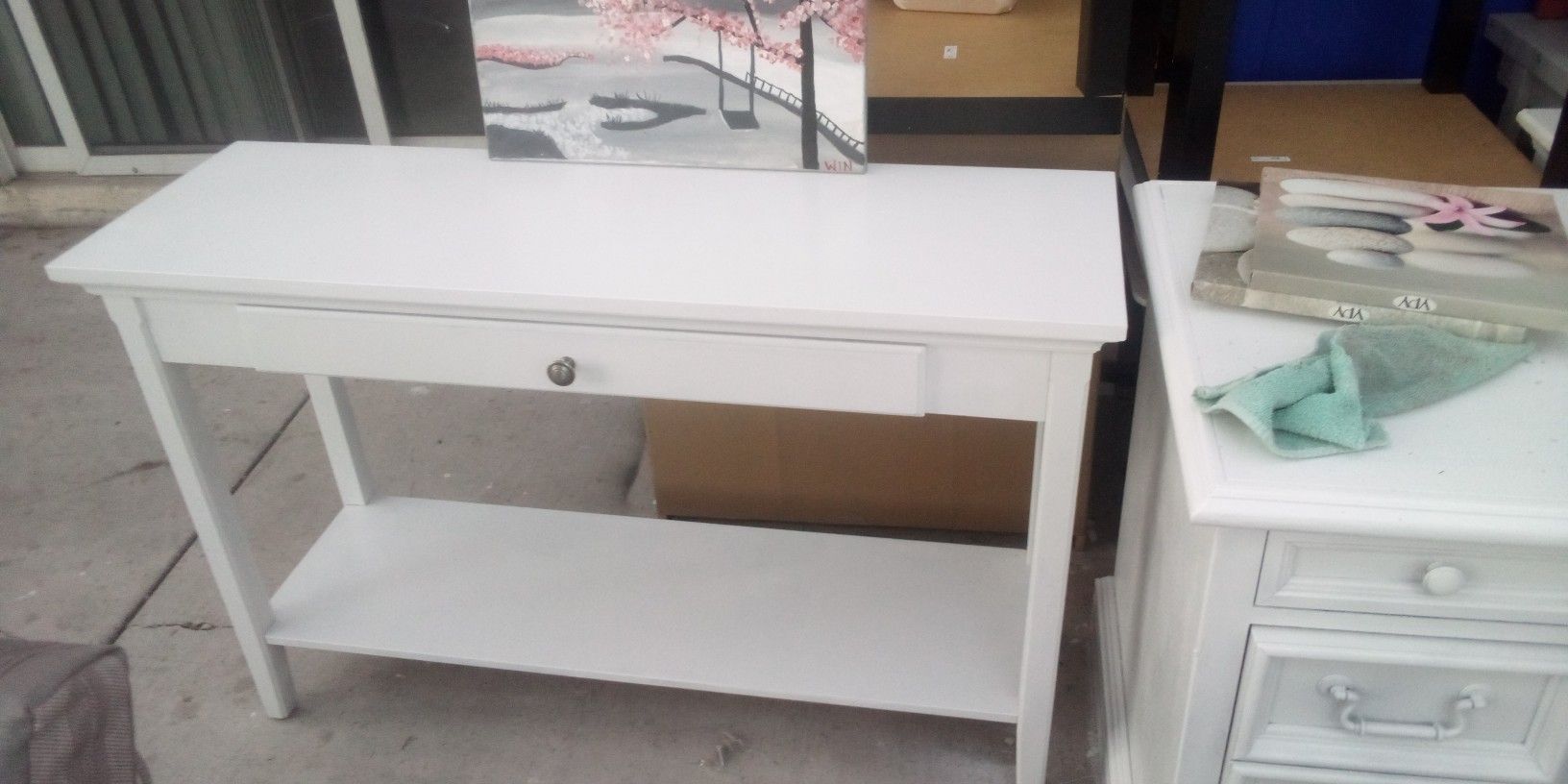 White Entry Table / Or Desk