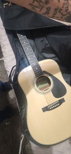 Yamaha Acoustic Guitar with Gig Bag