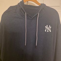 New York Yankees Lightweight Long Sleeve Pullover Hoodie SGA 9/9/25 XL