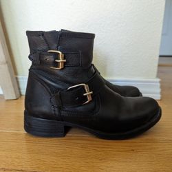 Black Leather Boots Size 7.5