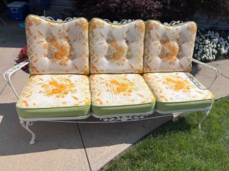 1950s Lyon Shaw 10 piece patio set. Rod iron. Kept on support. Excellent condition