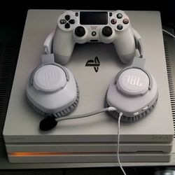 White Ps4 Pro