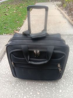 This A laptop Rolling file bag with 3 compartments. Great shape. Selling for $20