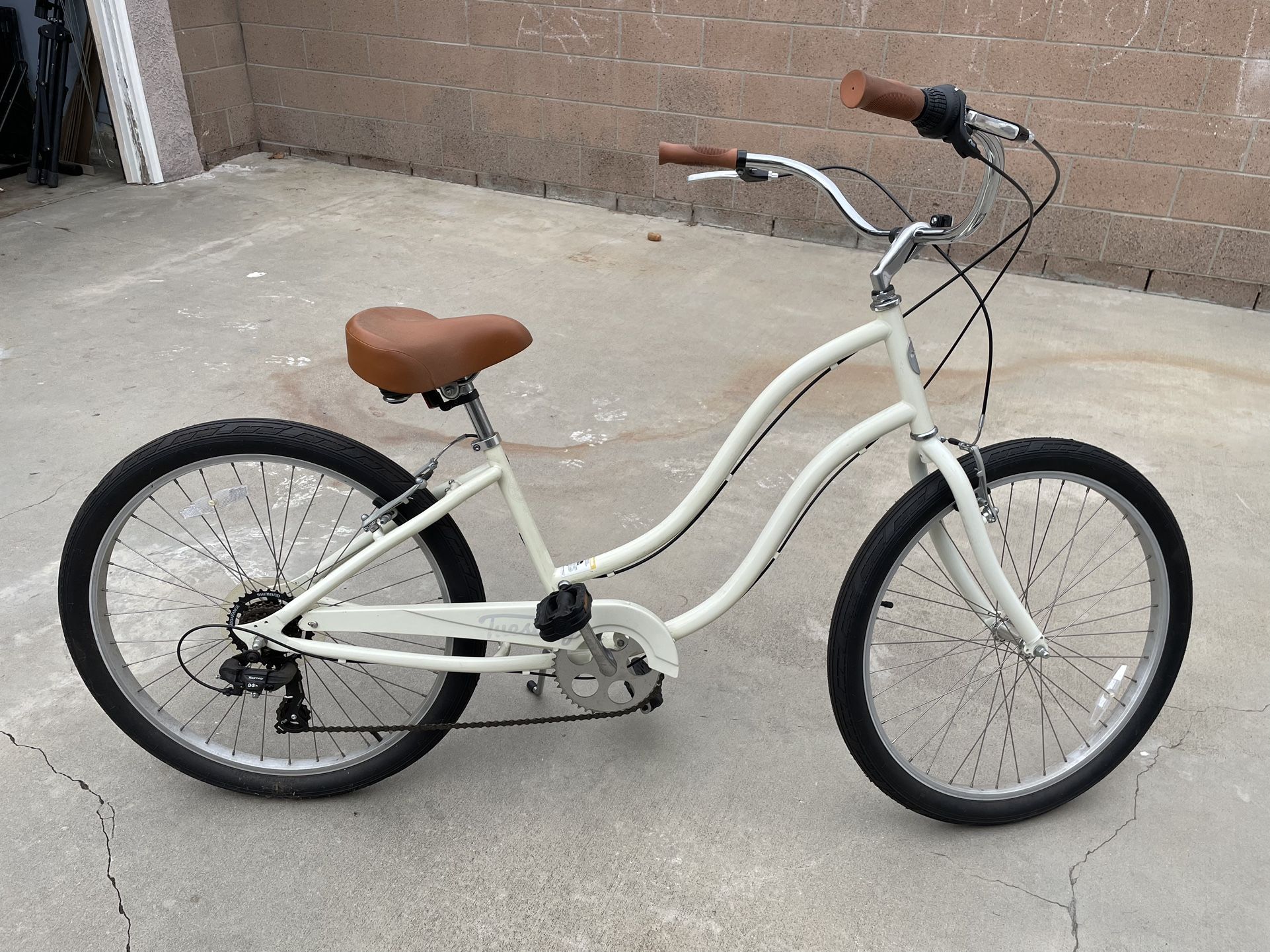 Tuesday Beach Cruiser Bike Used Twice
