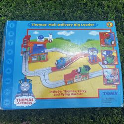 2005 TOMY Thomas Mail Delivery Big Loader Train Playset Working InComplete