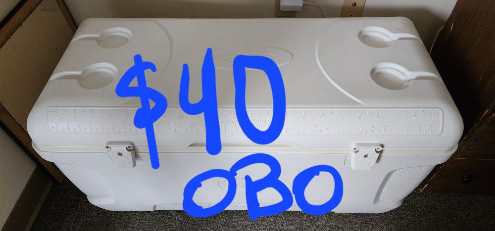 Like New Barely Used Igloo Maxcold 120qt Cooler