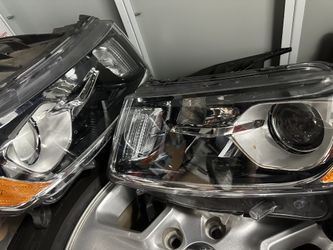 2016 Jeep grand Cherokee Headlights Driver Side