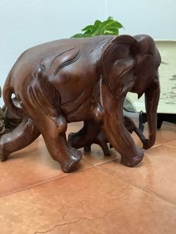 Beautiful Wood Carved Elephant Family Figurine - Mother with Cal $45 OBO
