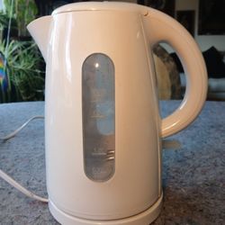
Walmart 1.7-Liter Plastic Electric Kettle, White

The Walmart 1.7-Liter Plastic Electric Kettle in white is a convenient water kettle designed for qu