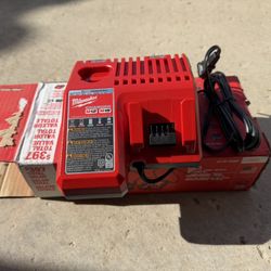 Milwaukee Charger M12/M18