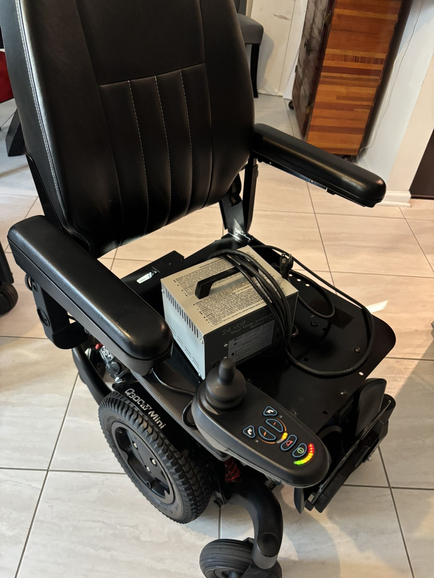 Power Wheelchair With Seat Elevator 