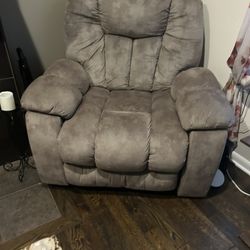 2each Electric Recliners W/heat and Massage