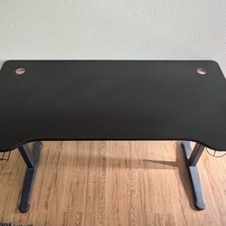 black gaming/office desk 