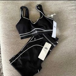 Alo Yoga Black Sports Bra & Leggings Set Women’s Activewear Outfit NWT 
