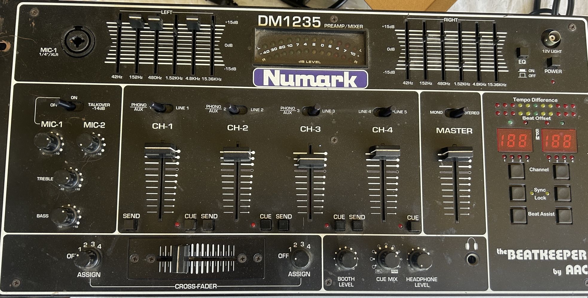 NuMark DM1235 Mixer 