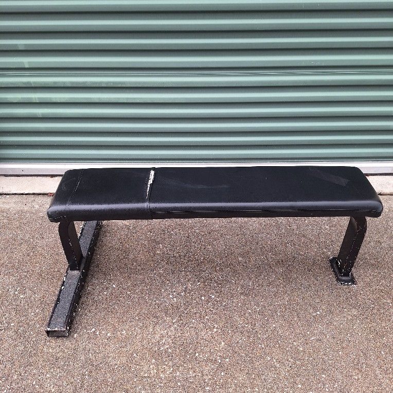 Paramount flat weight bench
Commercial grade