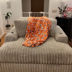 Fluffy Oversized Chair 