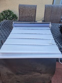 Cortina Enrrollable Para Baño Hunter Douglas 25 5/8 X 44 1/2