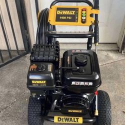 DEWALT 4400 PSI 4.0 GPM Cold Water Gas Pressure Washer