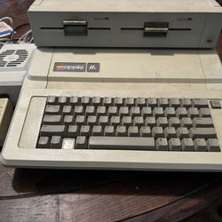 APPLE 2 E  Vintage Computer!!! 