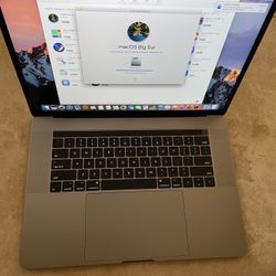 2017/18 Macbook Pro 15 Inch Touchbar 2.8Ghz i7 16GB 256GB SSD Like New 
