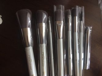 Makeup brushes