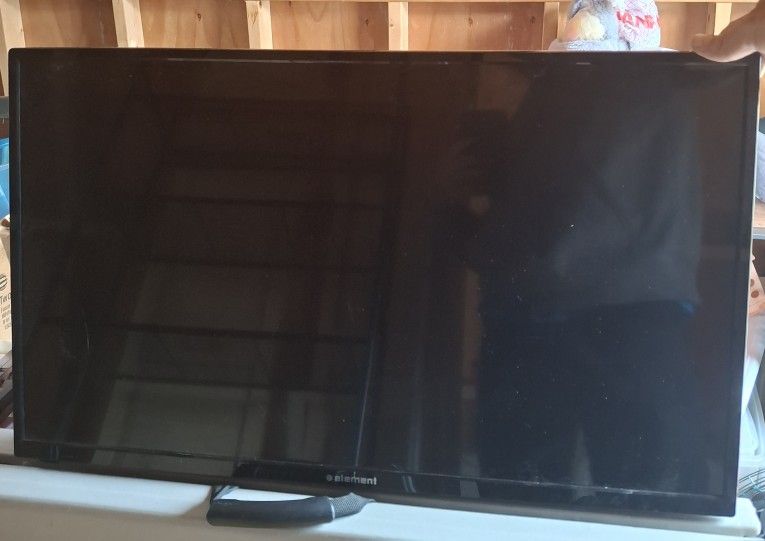 32 Inch Element TV