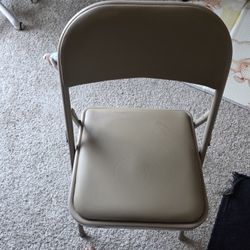 2 Folding Chairs 