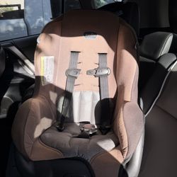 2 car seats for $200
