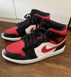 Jordan 1 Mid Banned Size 10.5 Brand New 2020
