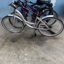 FOUR BICYCLES & CURT RACK