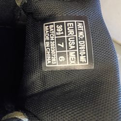 The Shoes Style Basquet Bolt..color Military Size 7.5 