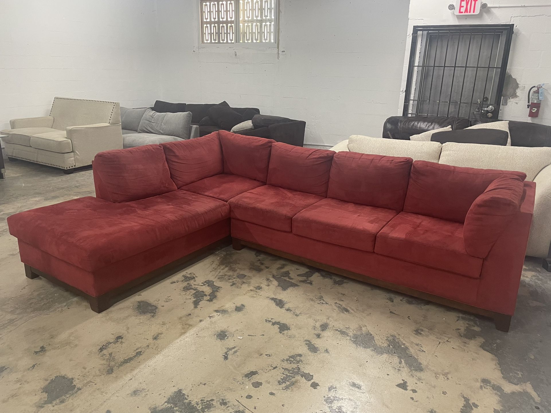 Sectional Red Couch ⚠️🛻FREE DELIVERY⚠️🛻