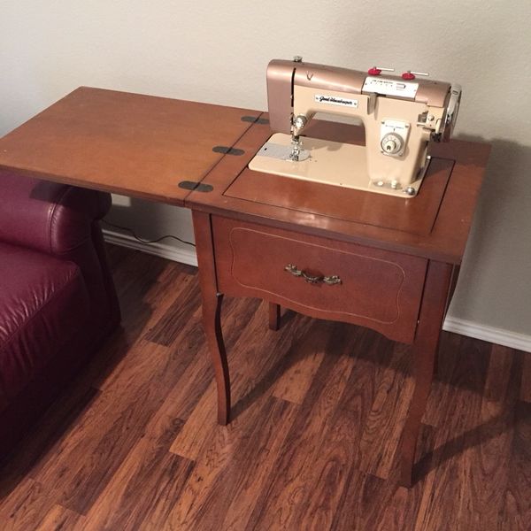 Vintage Super Deluxe Zig Zag Good Housekeeper Sewing Machine for Sale