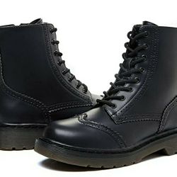 Woman's Combat Boots Size 11