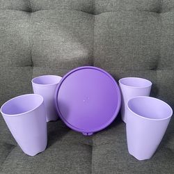 Tupperware container w/4 cups