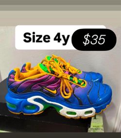 Nikes cheap youth size 4y
