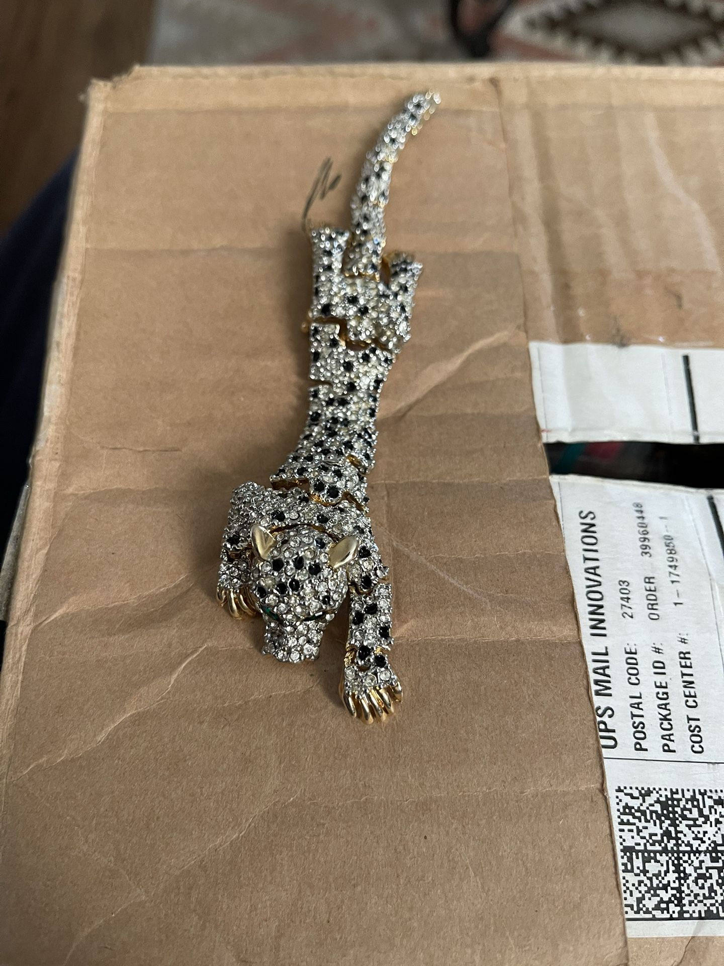 Vintage Leopard Panther Cheetah Cat Green Eye Shoulder Brooch Pin 