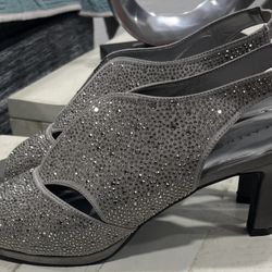 Stunning  Karen Scott Silver Heels Size 11m