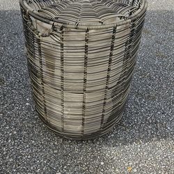 WICKER LAUNDRY BASKET WITH COVER