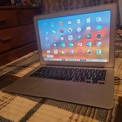 Excelente  Laptop Apple Macbool Air De 13 Pulgadas Delgada 2017 Con Procesador i5 Con Programas