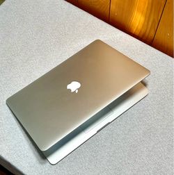 Apple MacBook Pro 15” Retina i7/16GB/500GB SSD $350