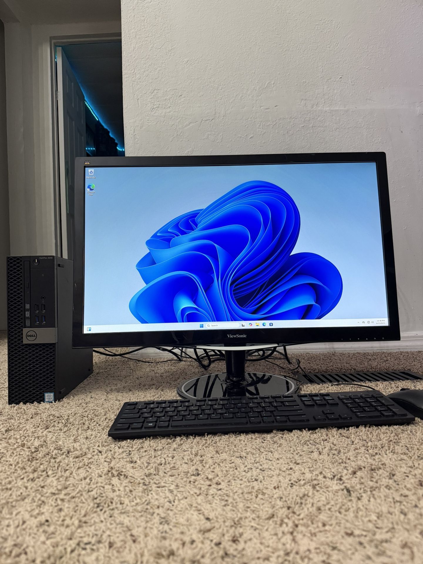 i5 Dell OPTIPLEX 3040 Desktop Computer System with 27” LCD Monitor