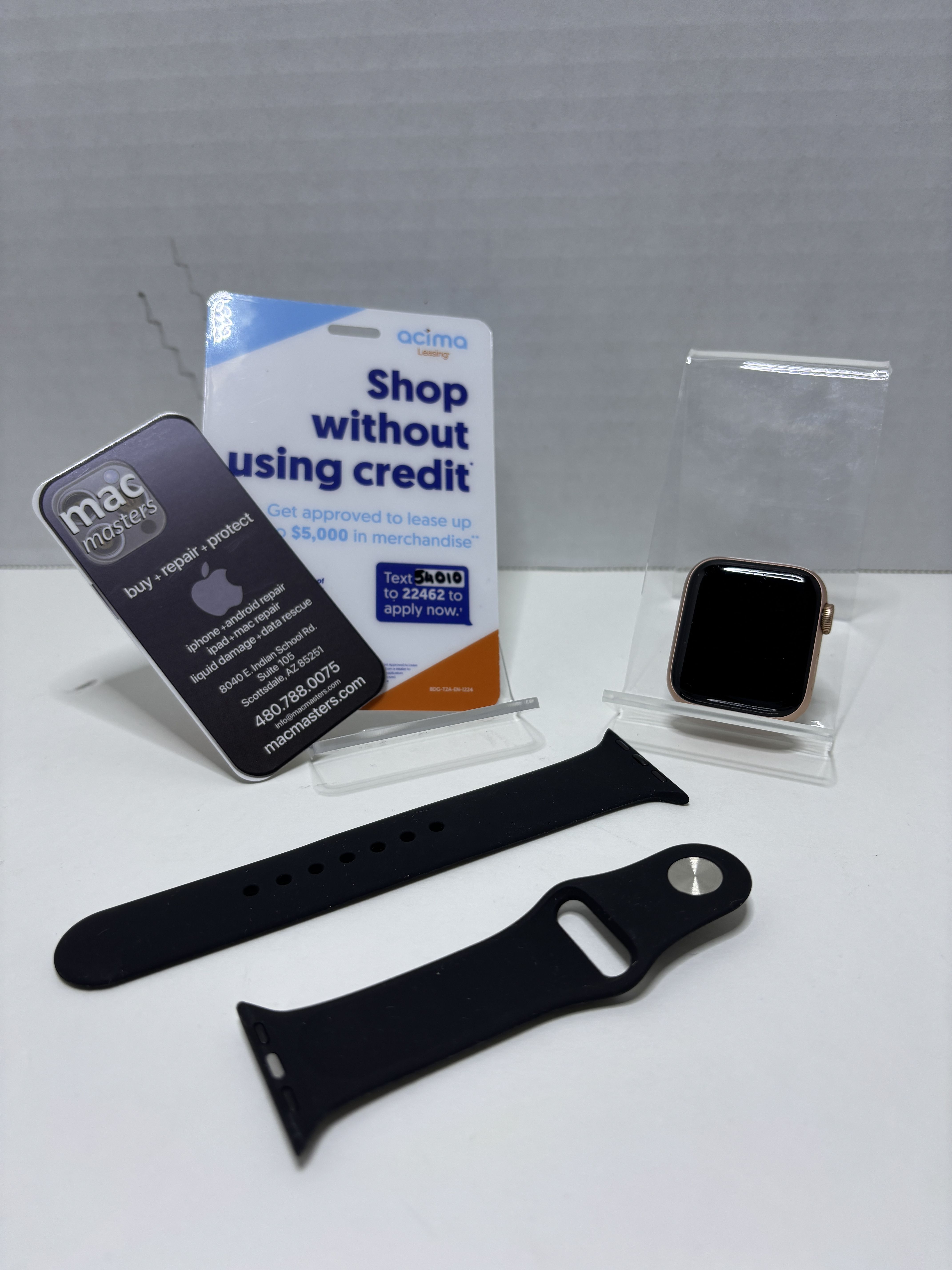 Apple Watch Series SE 1st Gen, 40mm, GPS, Rose Gold, Aluminum Sport band