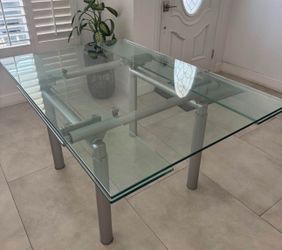 Modern expandable glass dinning table