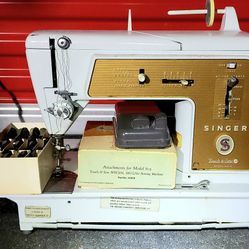 Singer Touch & Sew Sewing Machine Nice With Few Extra Parts And Accessories 