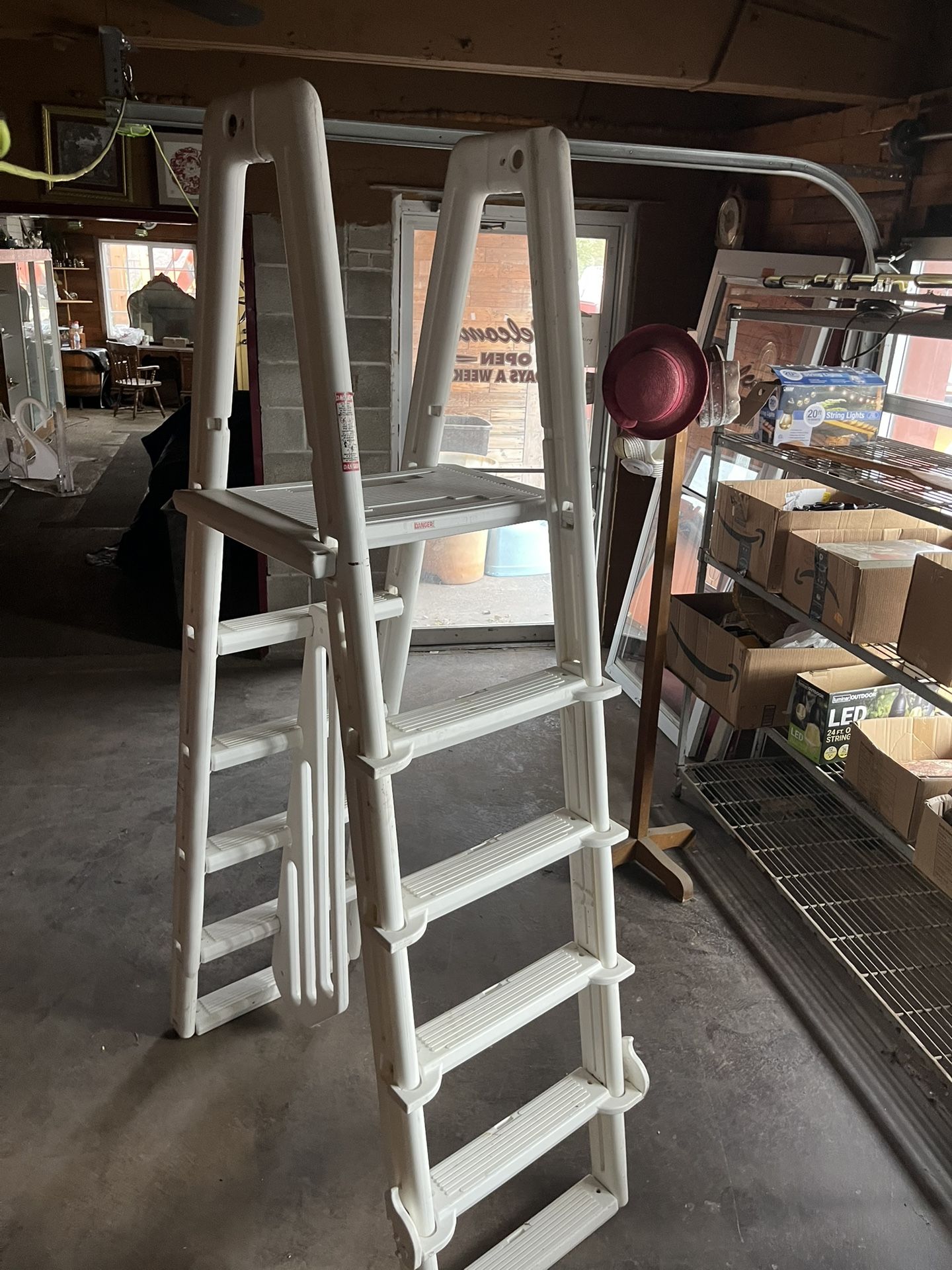 Above ground pool ladder 24w40d85h